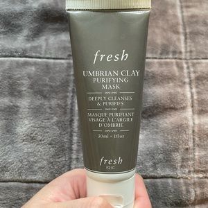 fresh
UMBRIAN CLAY PURIFYING MASK
DEEPLY CLEANSES & PURIFIES